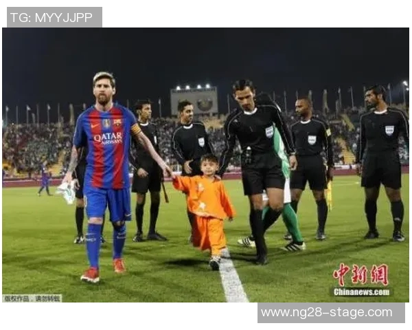 世界杯精彩瞬间：里昂绝杀巴萨引爆全场激情时刻回顾