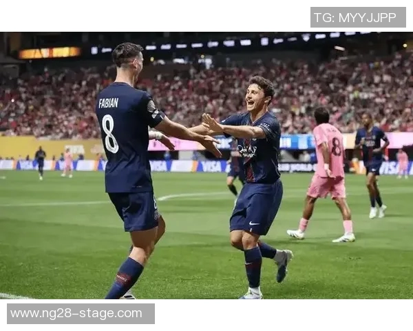 西甲激战巴黎圣日耳曼凭乌龙球险胜巴萨全场沸腾